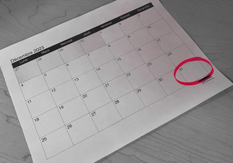 AI label: December 2023 calendar with a red mark on the 31st.
